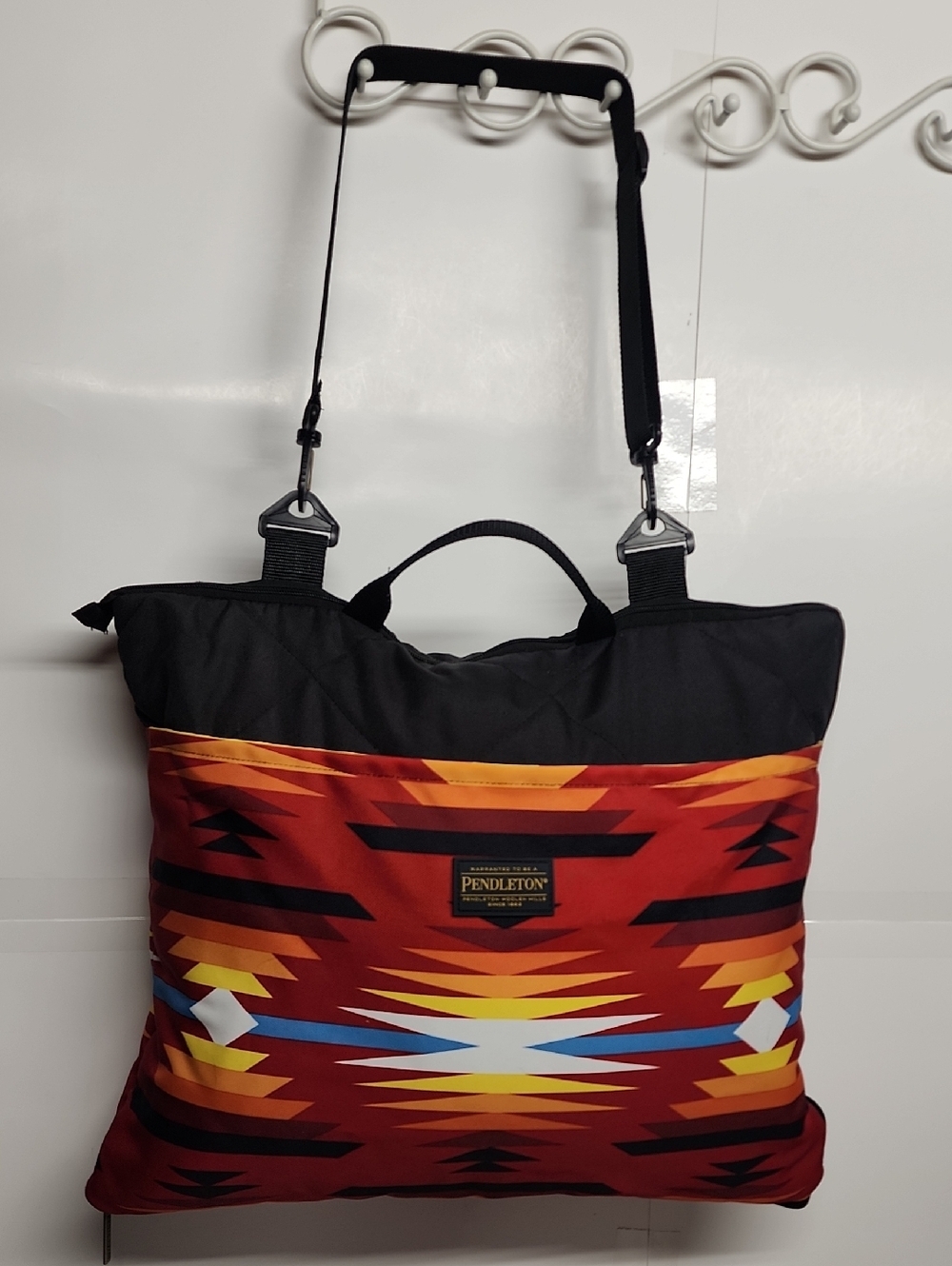 Pendleton Packable Southwestern Aztec Carry Print Blanket Bag in Red & Black
